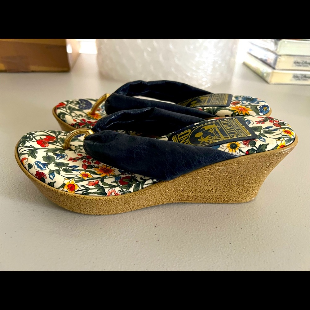 New Island Slipper Wedges Size 6